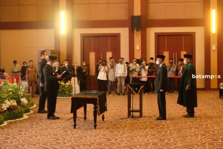 Adi Prihantara Resmi Jabat Sekda Kepri