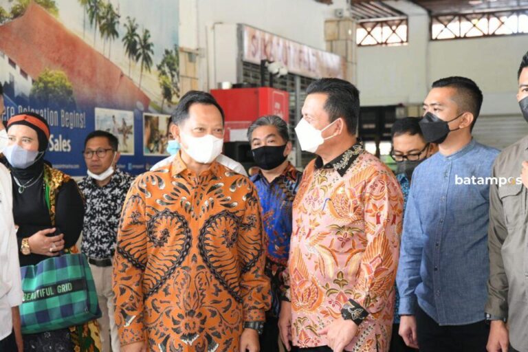 Ditemani Gubekpri Ansar Ahmad, Mendagri Memantau Langsung Pintu Kedatangan Wisman Asal Singapura di Nongsa Sensassion, Batam 