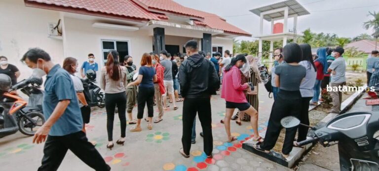 Warga Tanjungbatu, Karimun Antre Vaksin Bosster di UPT Puskesmas 