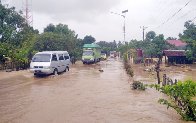 Jalur Trans Sulawesi Lumpuh Karena Dilanda Banjir