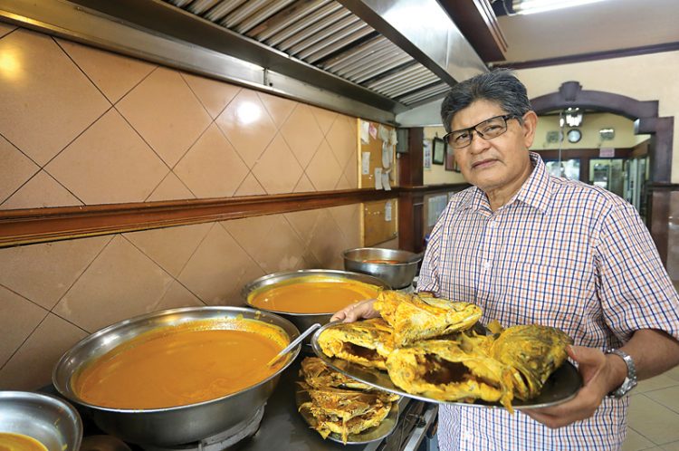 Jokowi Ketagihan Gurihnya Gulai Kepala Ikan Kakap di RM Medan Baru