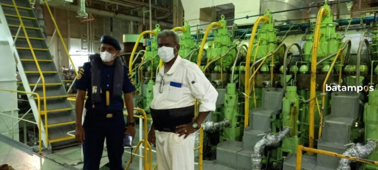 Rusak Mesin di Perairan Batu Berhenti, Selat Singapura, Kapal Patroli PLP Tanjunguban Periksa Kapal Asing Tujuan India 