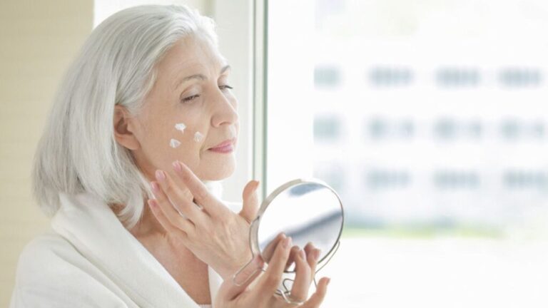 Untuk Lansia, Cleanser Lebih Baik Dibandingkan Sabun Muka