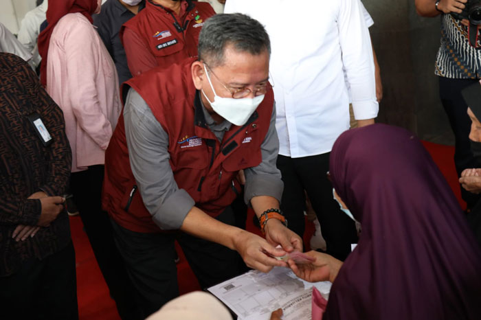 Saksikan Salur BLT Minyak Goreng di Surabaya, Dirjen Linjamsos Berharap Bansos Penuhi Sebagian Kebutuhan  Pokok Masyarakat