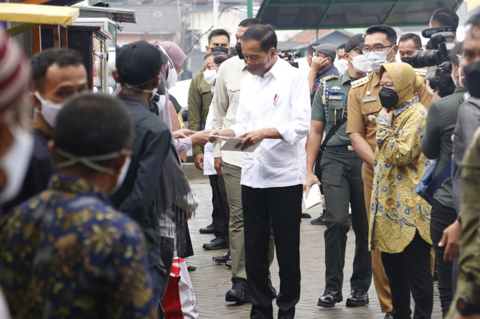 Serahkan Bansos di Bogor, Presiden Minta Masyarakat Gunakan Bantuan untuk Penguatan Modal Usaha