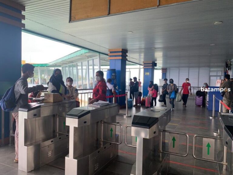 Libur Panjang mulai, Penumpang Kapal Antarpulau Ramai dari Pelabuhan SBP Tanjungpinang