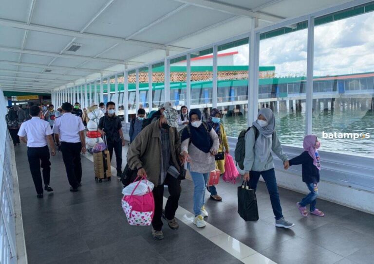 Ribuan Penumpang Kapal Tinggalkan Tanjungpinang 