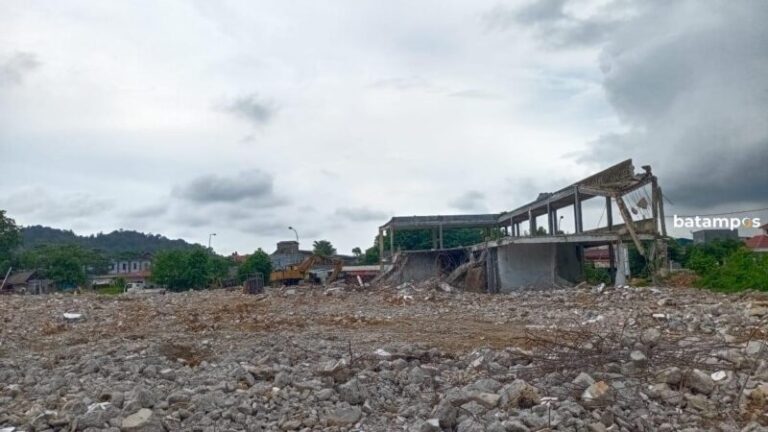 Pasar Melayu Dibongkar, Konsumen Dirugikan