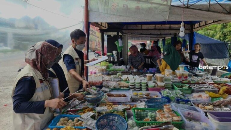 BPOM-Dinkes Tanjungpinang Sidak Makanan Takjil di Kawasan Kuliner Ramadan