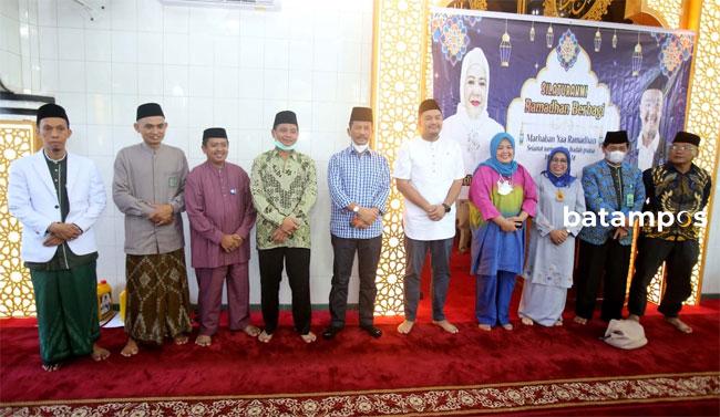 Wali Kota Batam Serahkan Bingkisan Lebaran