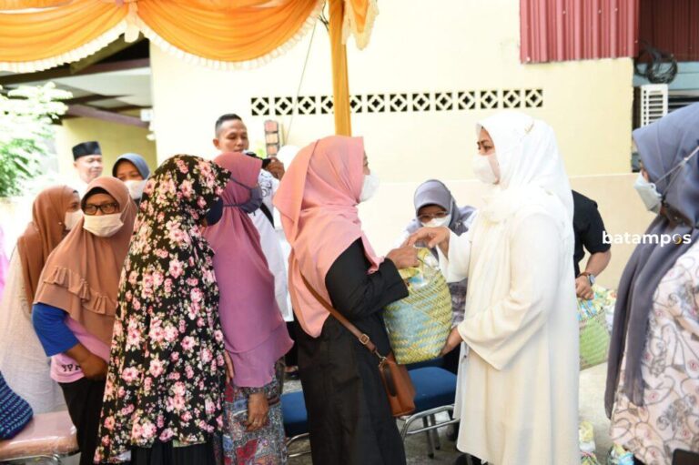 Penyintas Kanker Tanjungpinang-Bintan dapat Sumbangan Paketr Sembako dari YKI Kepri