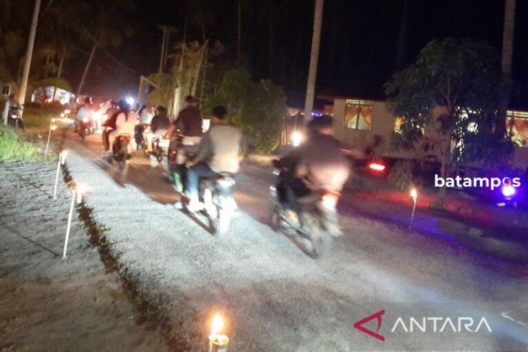 Lampu Colok Khas Warga Desa Limau, Karimun Sambut Lebaran