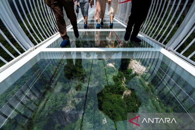 Jembatan Berlantai Kaca dengan Ketinggian 150 Meter Hadir di Vietnam