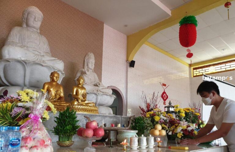 Umat Buddha di Bintan Rayakan Waisak di Vihara Dharma Shanti Tanjunguban