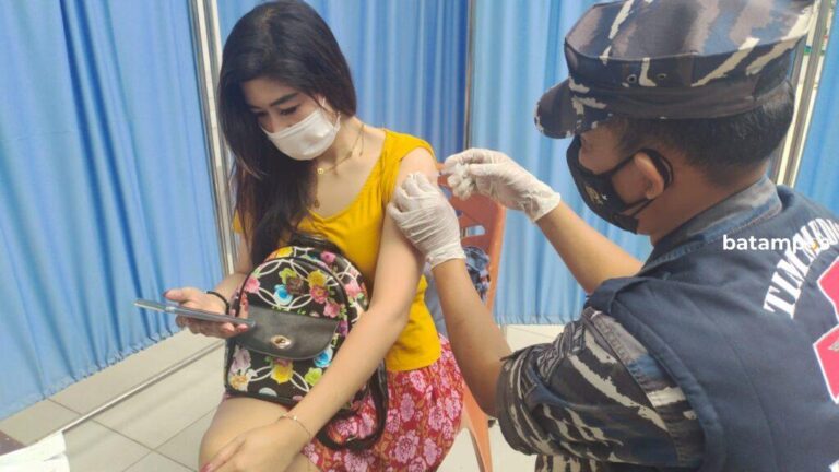 Informasi Hoaks Hambat Capaian Vaksinasi di Kepri