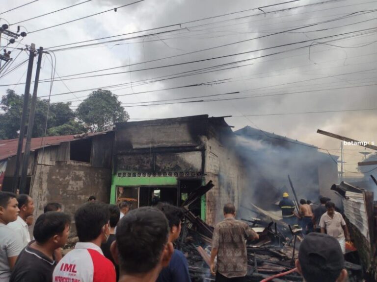 Kebakaran di Sagulung, Enam Unit Kios dan Rumah Ludes Dilalap Api