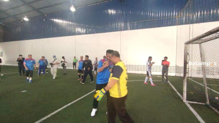 Tim Futsal Bupati Karimun Kalahkan Tim Futsal Walikota Batam