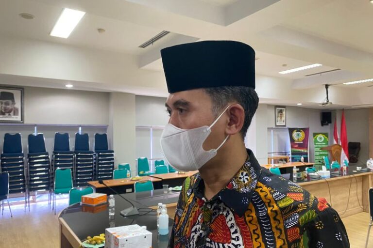 MUI Beri Izin Salat Tampa Pakai Masker