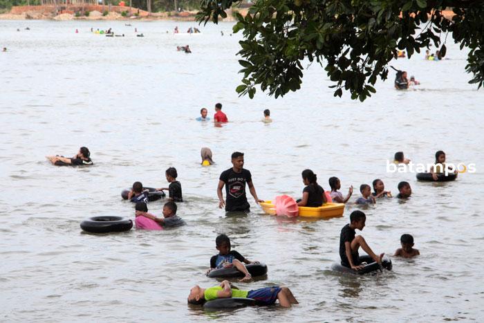 Pengunjung Sudah Berkurang di Lokasi Wisata Pantai