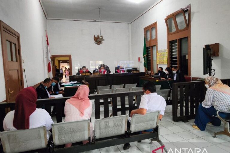 Wali Kota Bekasi Nonaktif Rahmat Effendi Didakwa Terima Suap Rp10 M
