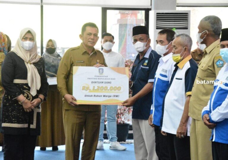 RT/RW di Bintan Terima Bantuan dari Gubkepri