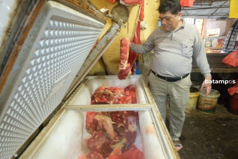 Di Tanjungpinang, Stok Daging Sapi Segar Terus Menipis