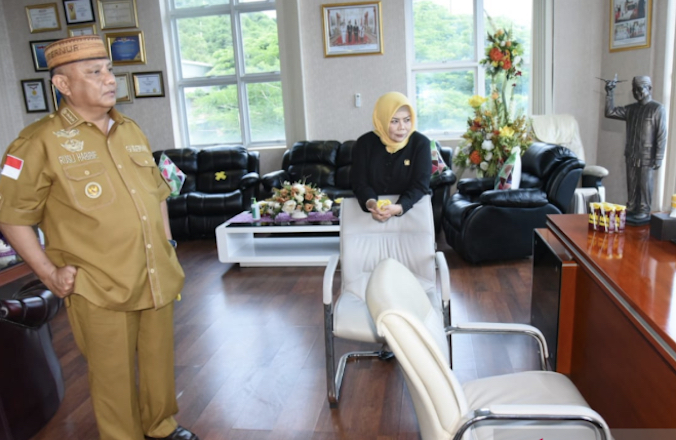 Habis Masa Jabatan, Gubernur Gorontalo Bawa Pulang Kursinya