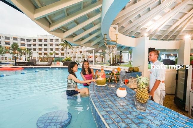 Kini Mau Berenang di HARRIS Resort Waterfront Batam Tak Harus Menginap