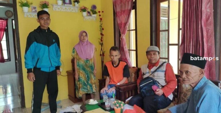 Terlantar di Tanjungpinang, Dua Warga Jawa Barat Dipulangkan ke Kampung Asalnya