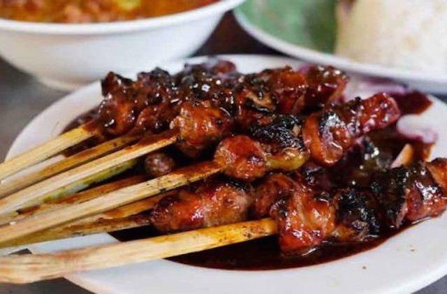 Daging Kambing Kosong, Pedagang Sate Beralih ke Daging Ayam