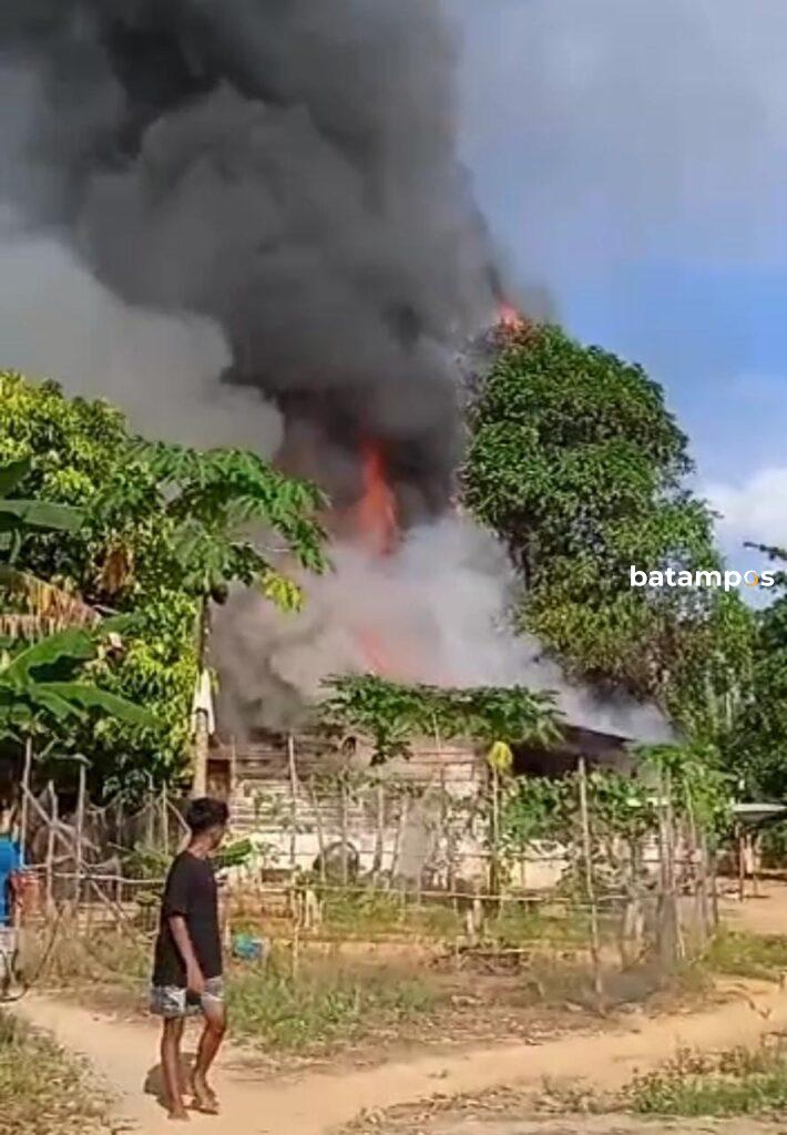 Dua Rumah Warga di Desa Numbing, Bintan Terbakar