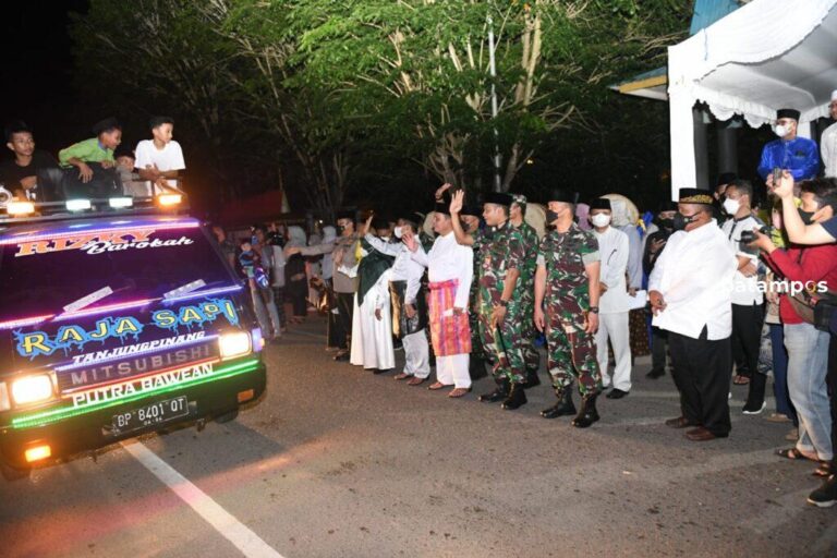 Gubkepri Lepas Pawai Takbir Keliling di Tanjungpinang