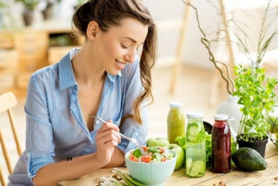 Konsumsi Makanan Bergizi Seimbang Bantu Pulihkan Stamina Tubuh untuk Kembali Bekerja