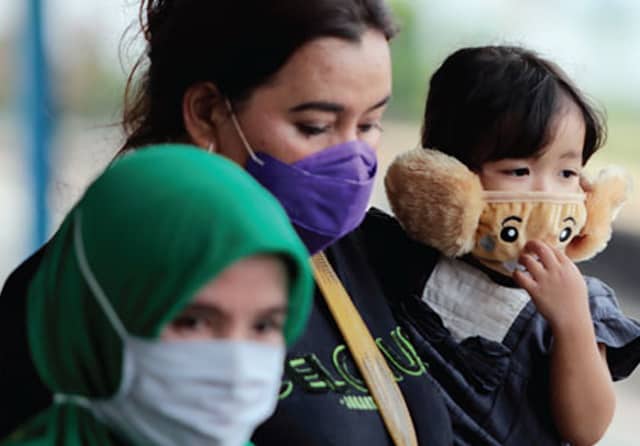 Kata Epidemiolog, Boleh Lepas Masker Saat di Luar Ruangan Tapi Tetap Hindari Kerumunan