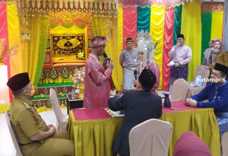 17 Tahun Nikah Siri, Akhirnya Tibrani- Dahlia Ikut Nikah Massal