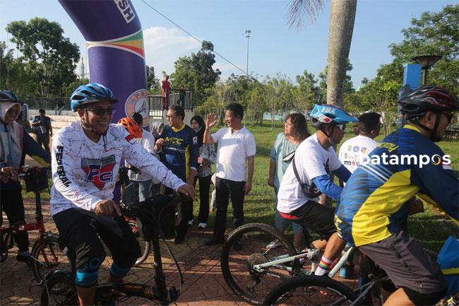 Wali Kota Lepas Ratusan Peserta Asita Bike Fest 2022