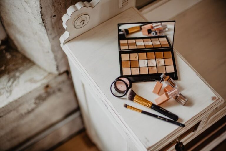 Ingat…Memilih Riasan harus sesuai dengan Warna Kulit