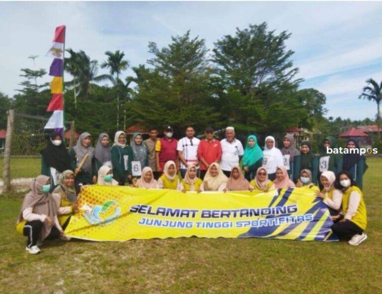 Semarakkan HUT ke 16, Manajemen RSUD Encik Mariyam, Lingga Adakan Turnamen Kasti