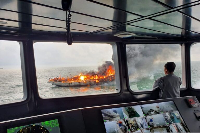 Kapal Terbakar, Nahkoda Meninggal Dunia