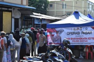 Bantu Masyarakat, 2 Ribu Liter Minyak Goreng Curah di Operasi Pasar di Kijang