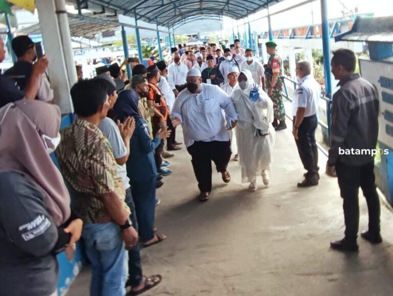 13 JCH Kecamatan Kundur Berangkat ke Karimun