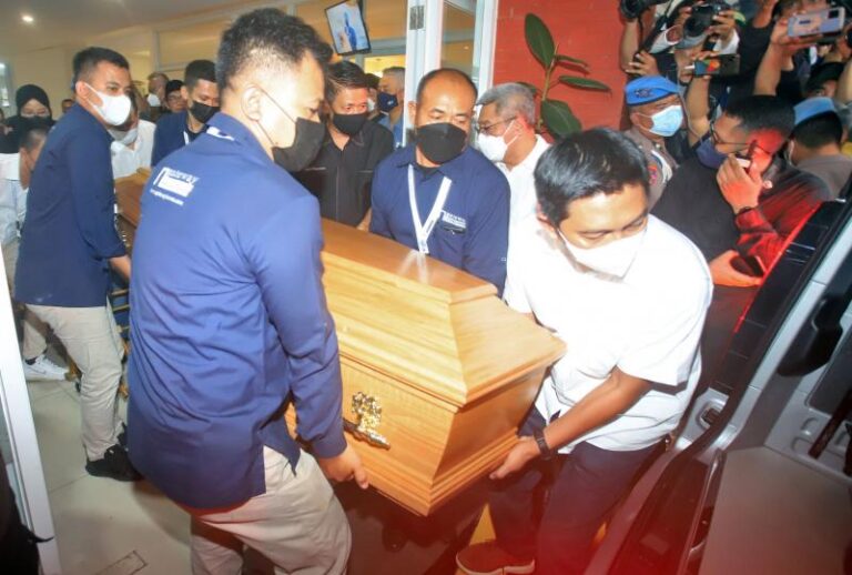 RK Pimpin Salat Jenazah