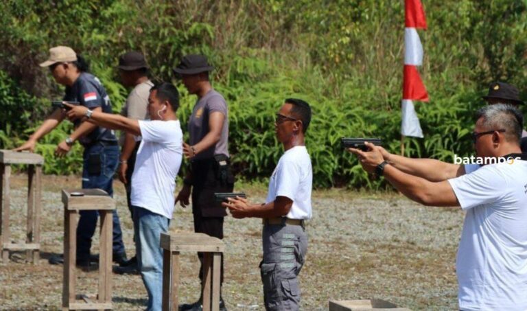 Polres Bintan Gelar Lomba Menembak, Jurnalis Bintan Keluar Sebagai Juara  Satu