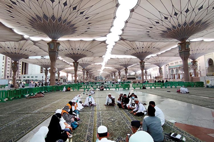 13 Jamaah Haji di Madinah Dirawat Inap Karena Dehidrasi dan Kaki Melepuh