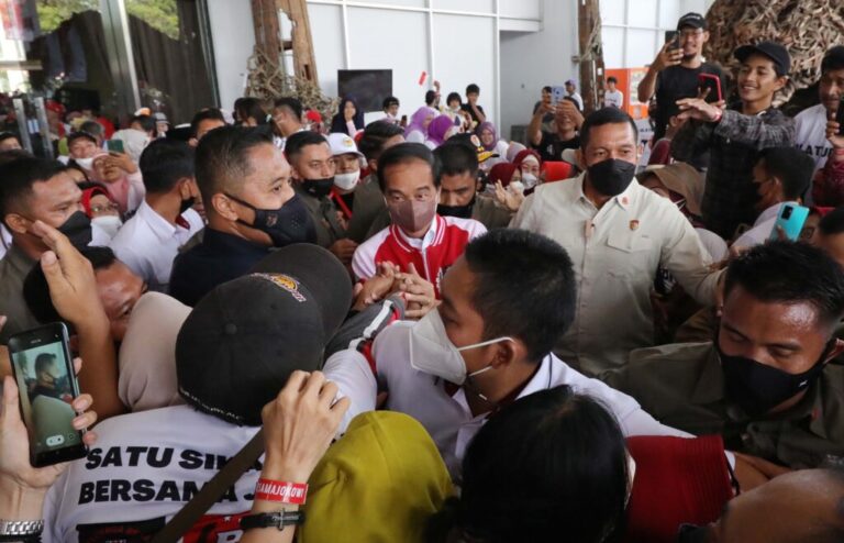 Jokowi Minta Relawan Jangan Grusa-grusu