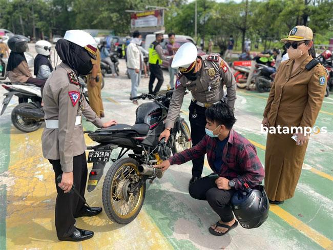 Banyak Driver Ojol Langgar Aturan Lalu Lintas, Polisi Berikan 675 Teguran ke Pengendara