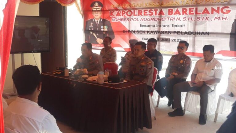 Kapolresta Barelang Ingatkan Polisi Pelabuhan Berpenampilan Menarik
