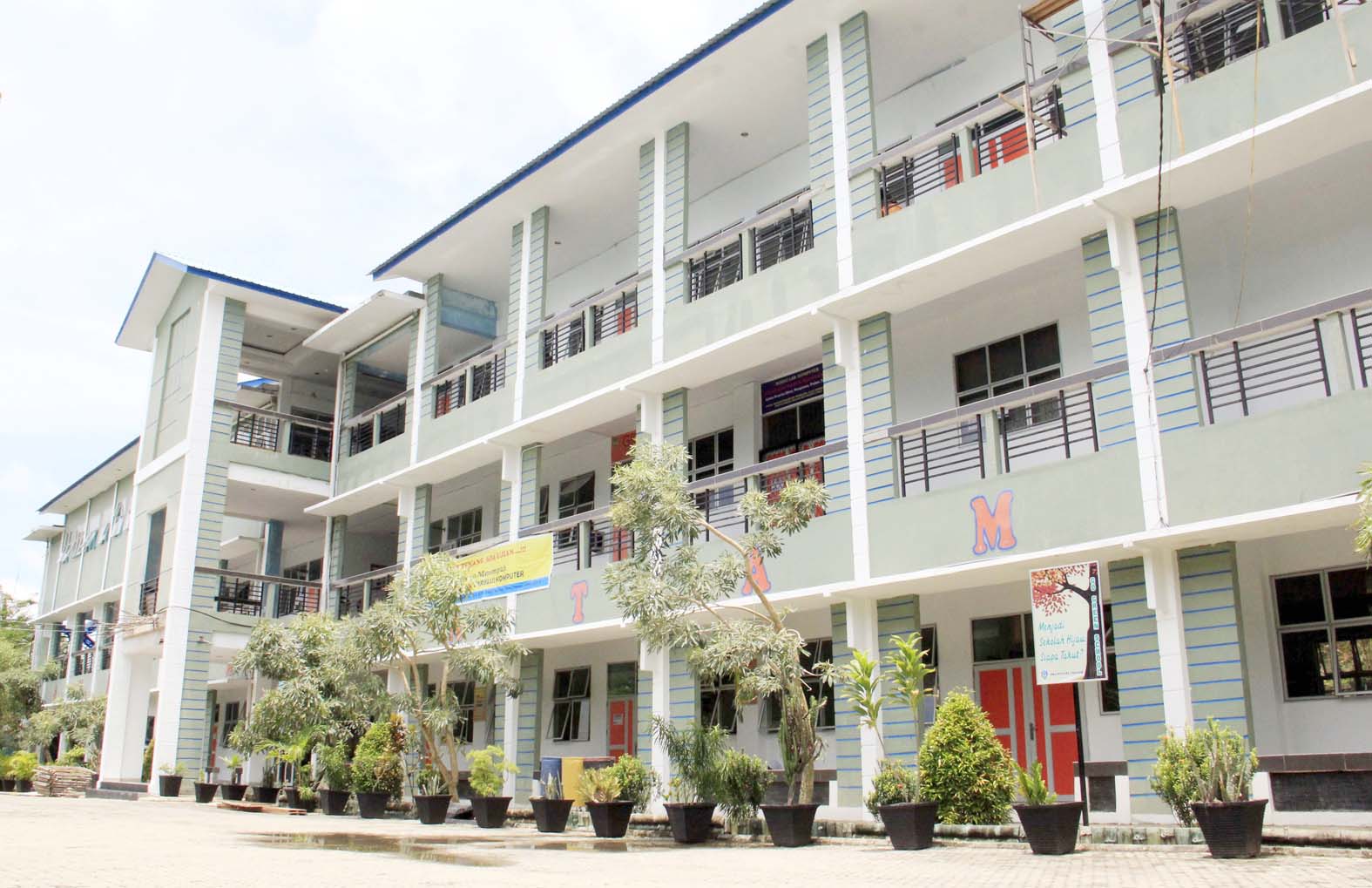 Sekolah SMAN 1 Batam Dalil Harahap