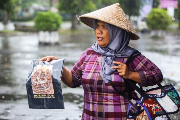 Namanya Wisata ke Candi, Nggak Mungkin Puas Melihat dari Jauh