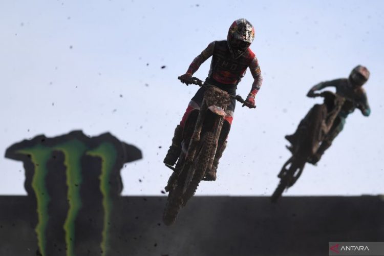 Tim Gajser Sapu Bersih Kemenangan di Kejuaraan Dunia Motocross Indonesia
